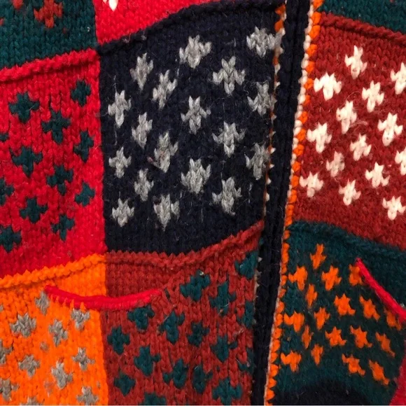 Yach-Ma Handcrafts Colorblock Chunky Knit Wool Sweater - Picture 5 of 10